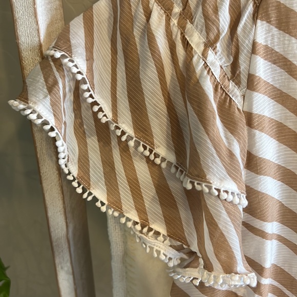 Cream/tan striped Ann Taylor blouse with detailed sleeve - Picture 3 of 4